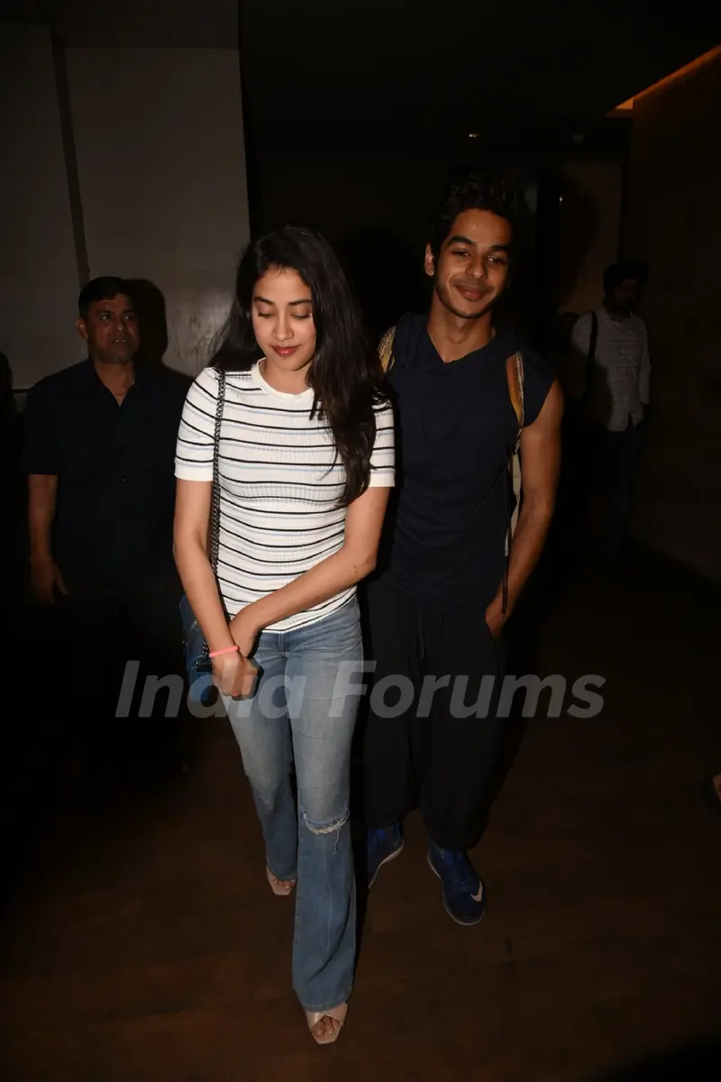 Jahnavi with Ishaan's family at the screening of Beyond the Clouds