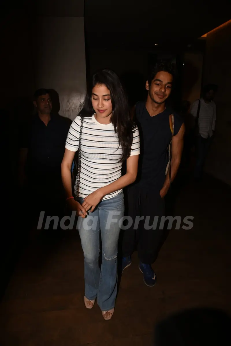 Jahnavi with Ishaan's family at the screening of Beyond the Clouds
