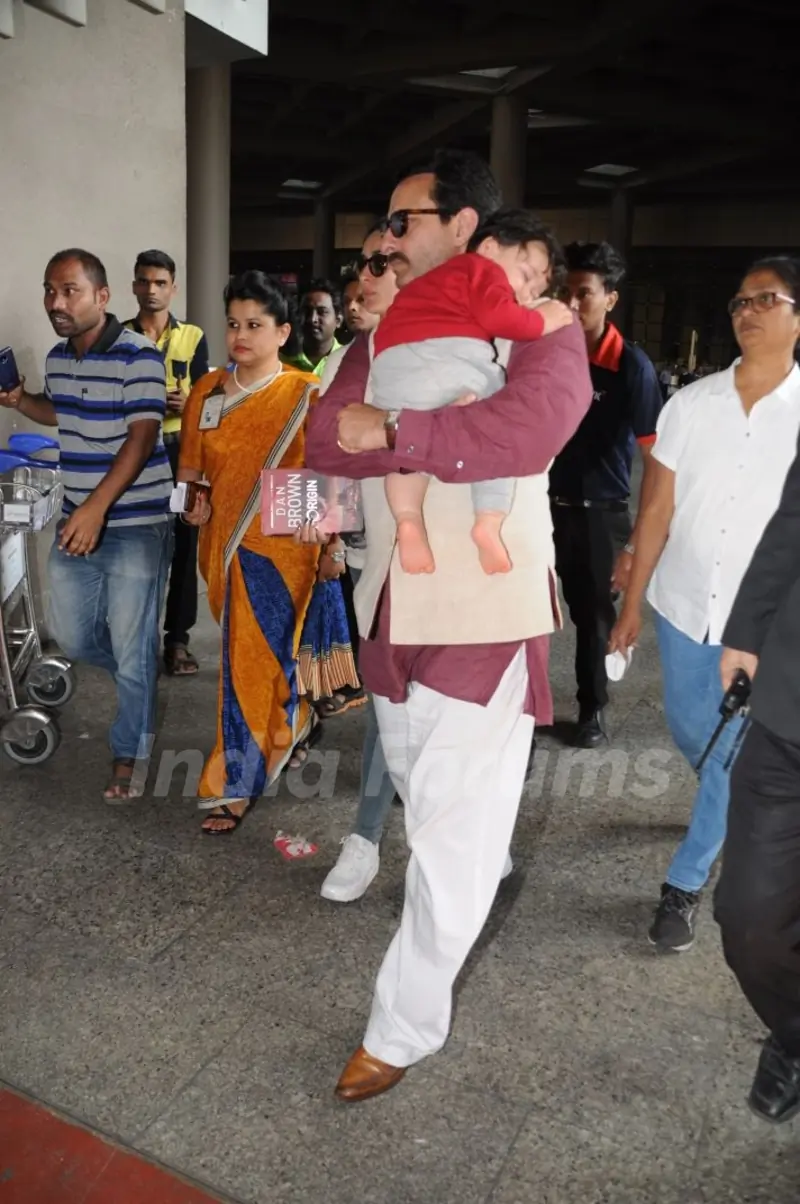 Saif and Kareena with baby Taimur return to Mumbai