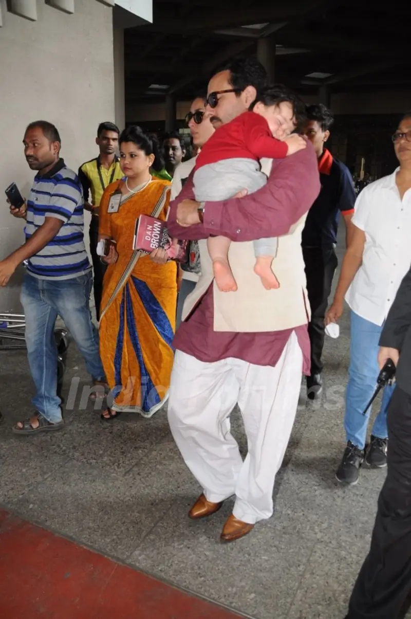 Saif and Kareena with baby Taimur return to Mumbai