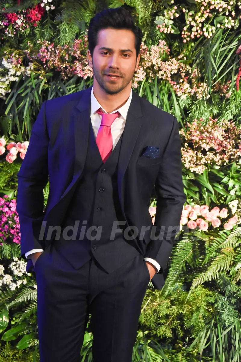 SRK, Priyanka, Ranbir, Katrina, Varun, Kriti and others at the Reception