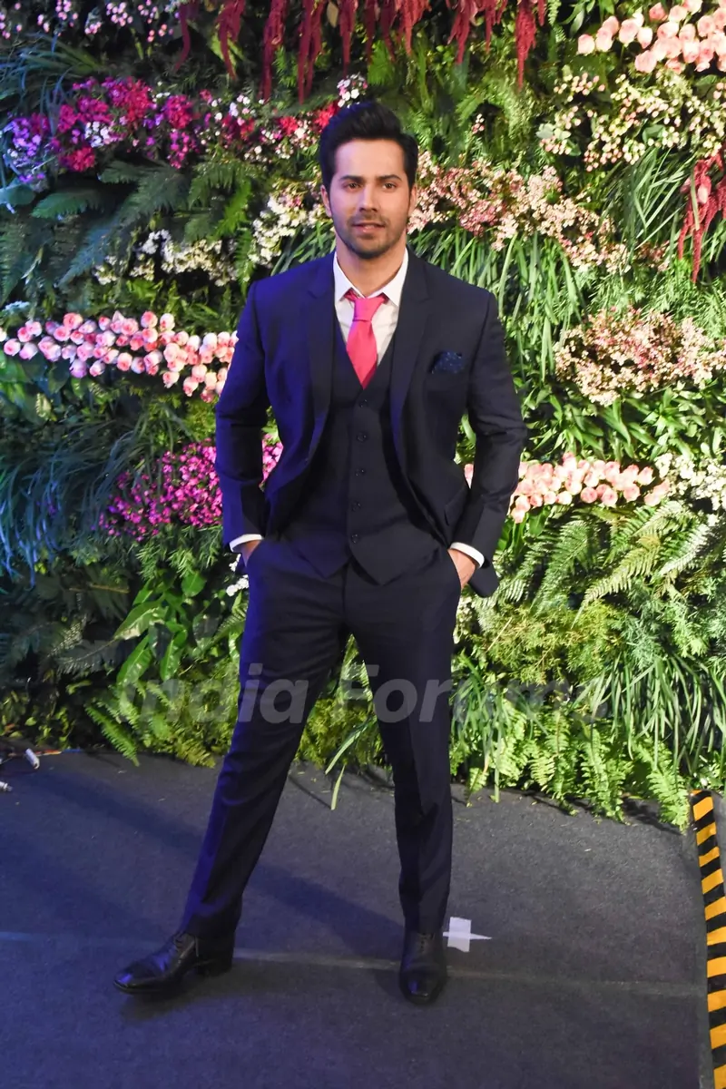 SRK, Priyanka, Ranbir, Katrina, Varun, Kriti and others at the Reception