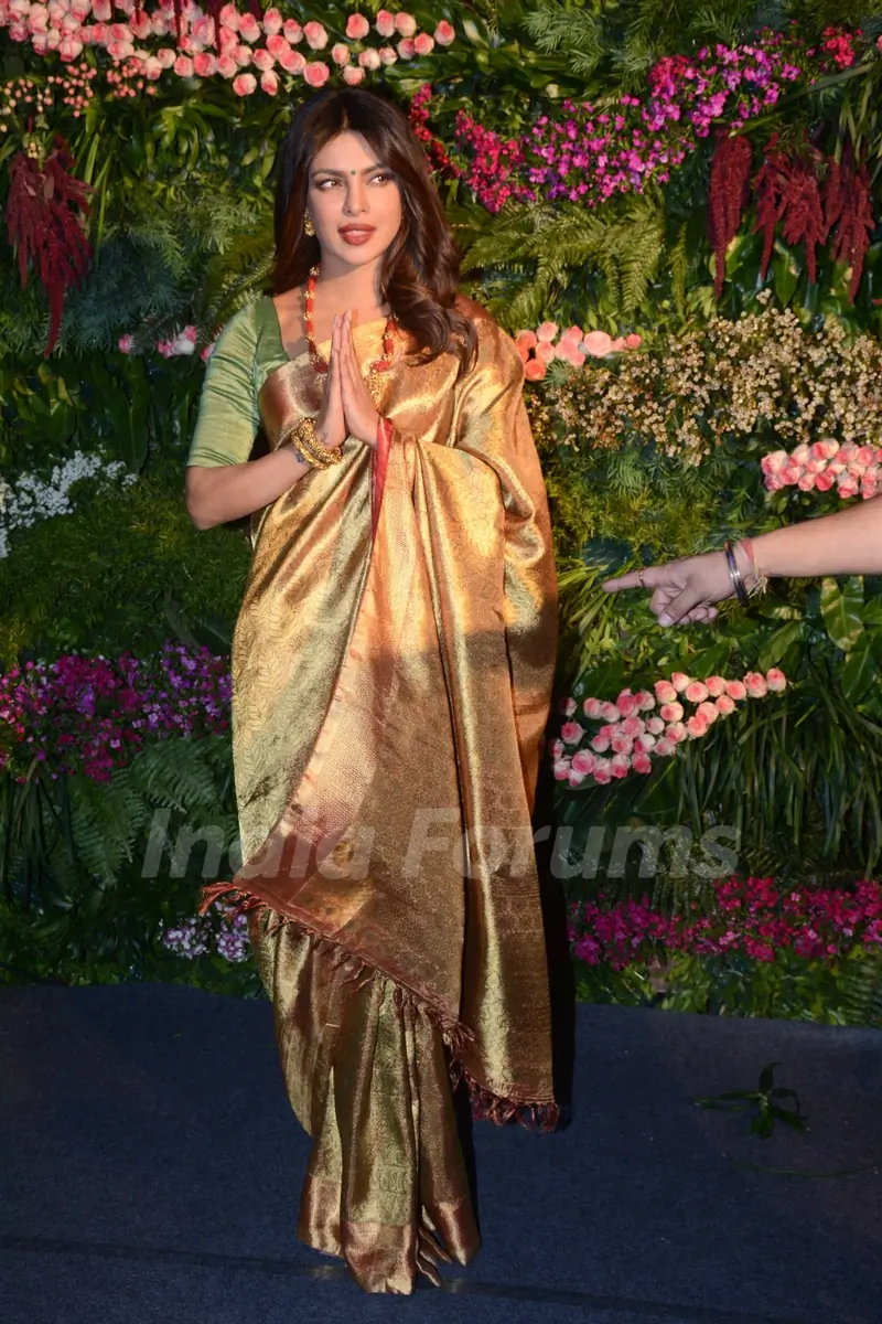 SRK, Priyanka, Ranbir, Katrina, Varun, Kriti and others at the Reception