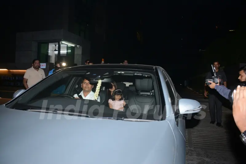 Aishwarya, Abhishek with Aaradhya outside an eatery