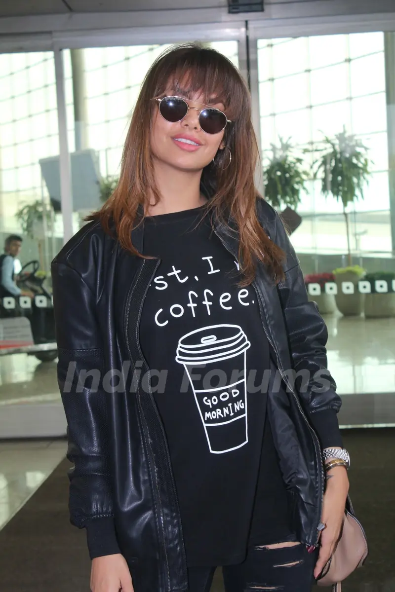 Esha Gupta's style is classy