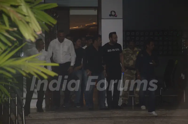 Salman Khan returns form Jodhpur after his hearing