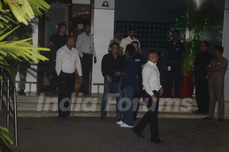 Salman Khan returns form Jodhpur after his hearing