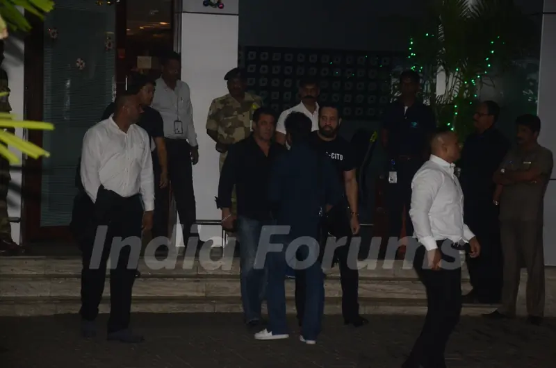 Salman Khan returns form Jodhpur after his hearing