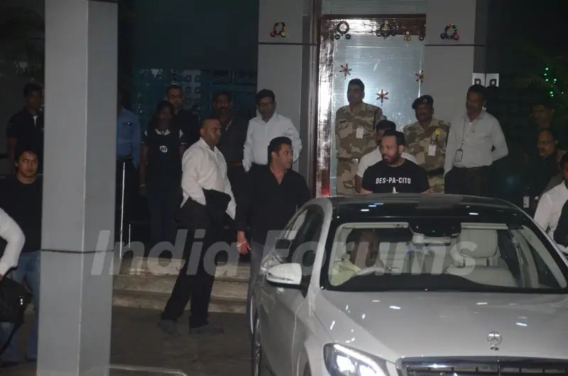 Salman Khan returns form Jodhpur after his hearing