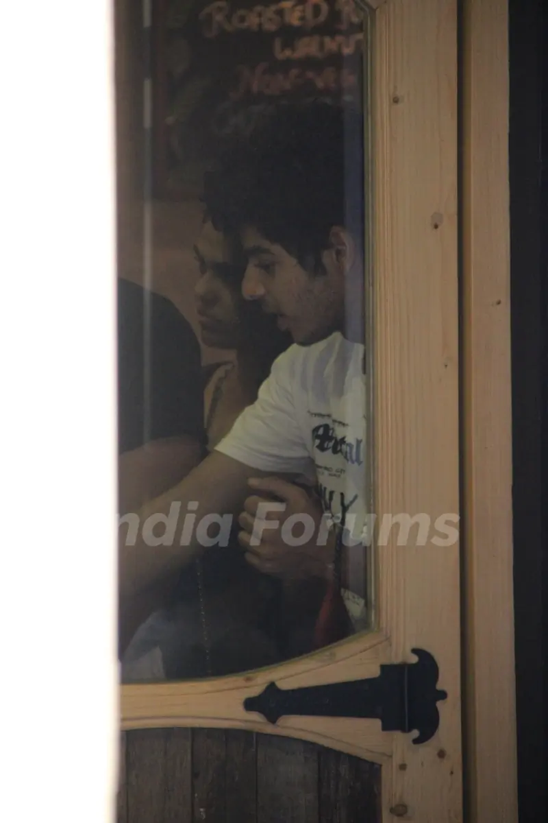 Jhanvi Kapoor - Ishaan Khattar's lunch date