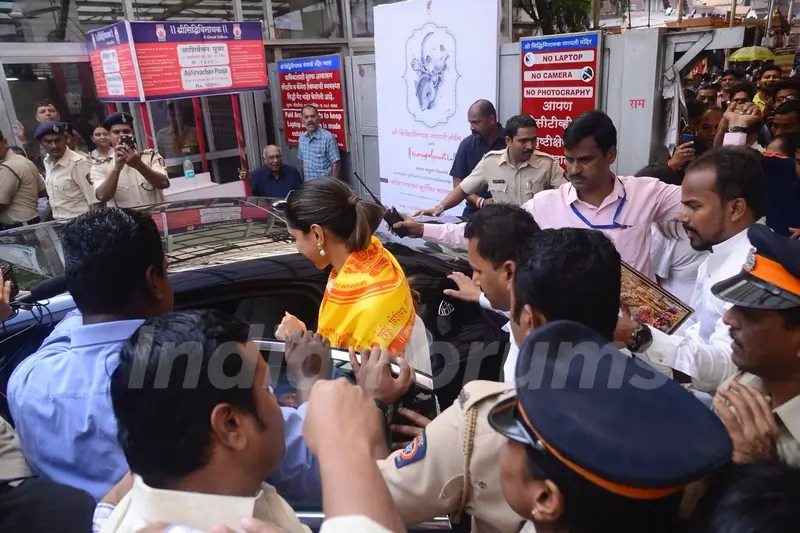 Deepika Padukone at Siddhivinayak Mandir