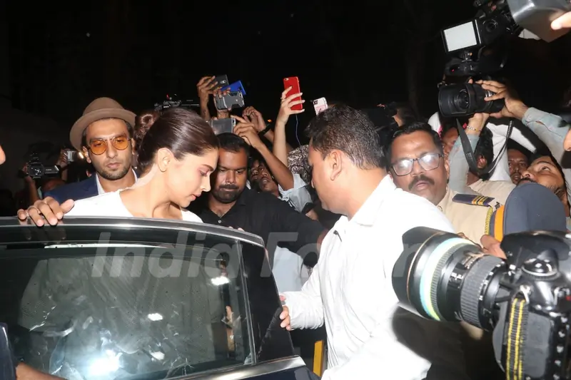 Bollywood Celeb's pay their condolences to the Kapoor Family
