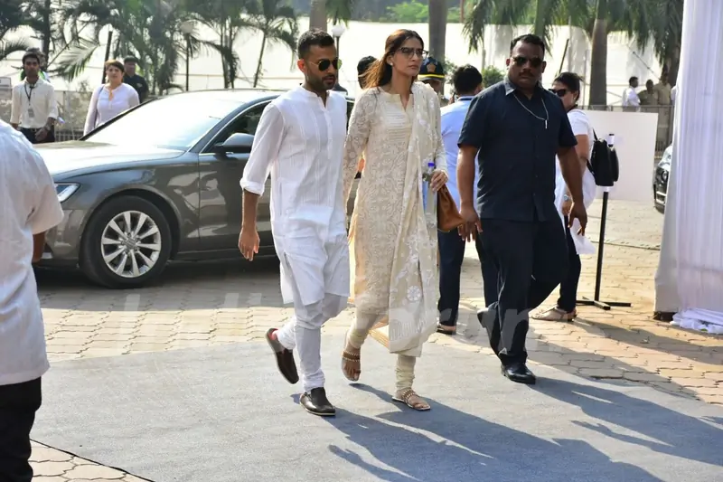 Sonam arrives with beau Anand Ahuja