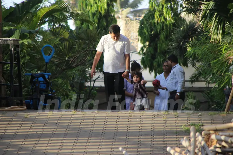 A grown-up Taimur Ali Khan takes a walk in the city