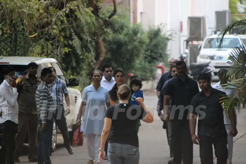 Taimur accompanies mom Kareena Kapoor on her sets