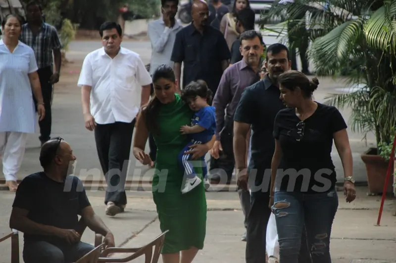 Taimur accompanies mom Kareena Kapoor on her sets