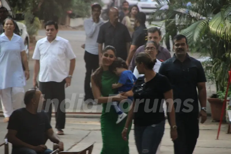 Taimur accompanies mom Kareena Kapoor on her sets