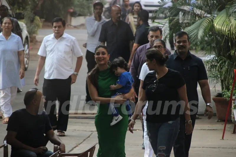 Taimur accompanies mom Kareena Kapoor on her sets