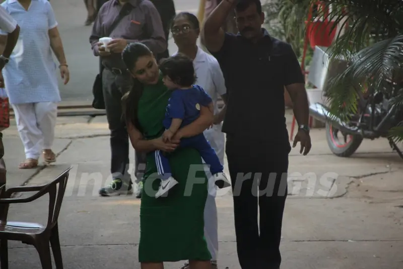 Taimur accompanies mom Kareena Kapoor on her sets