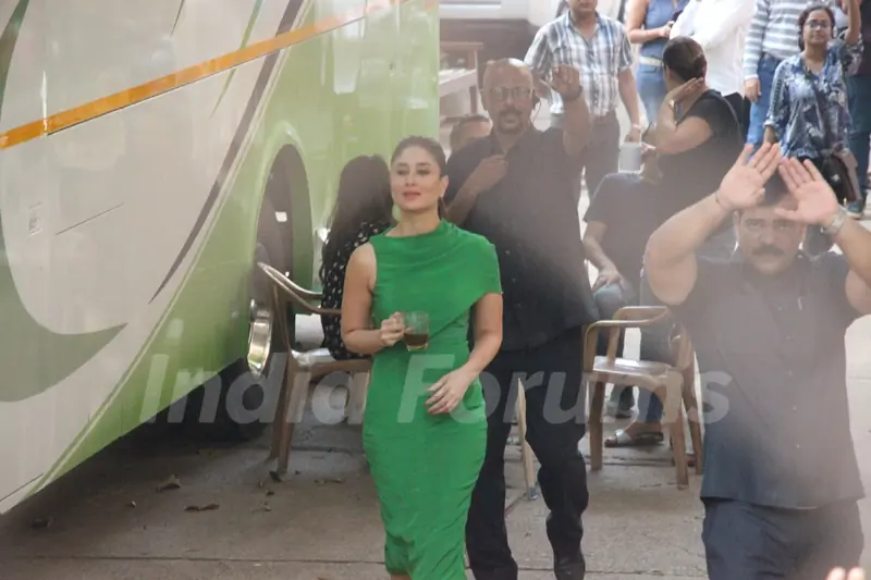 Taimur accompanies mom Kareena Kapoor on her sets