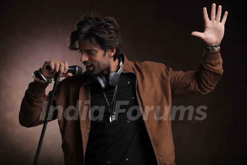 Mohit Mallik as Sikander in Kullfi Kumarr Bajewala
