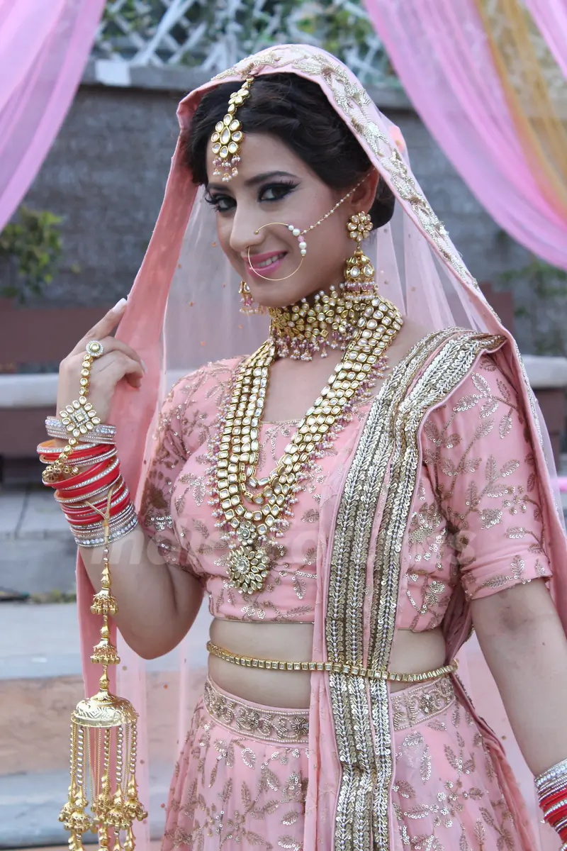 Bride look of Arohi (Aalisha Panwar) Stills from Ishq Mein Marjawan