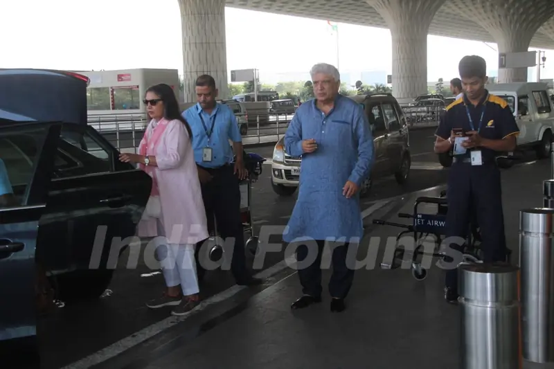 Celebs Snapped at Airport!