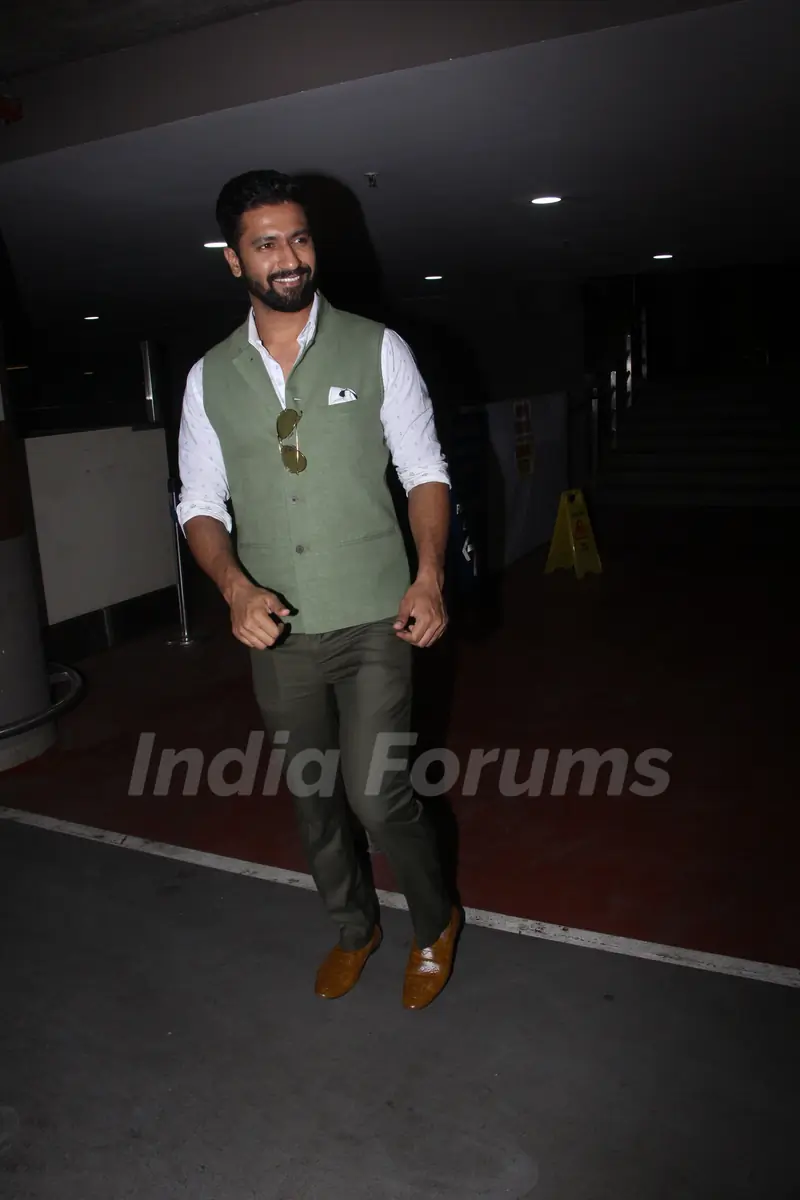 Celebs Snapped at Airport!