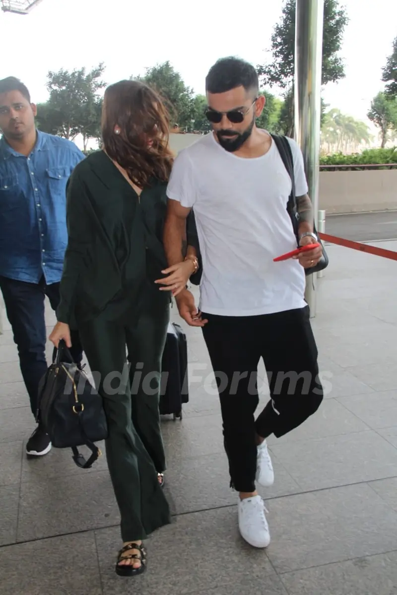 Virat-Anushka snapped at airport