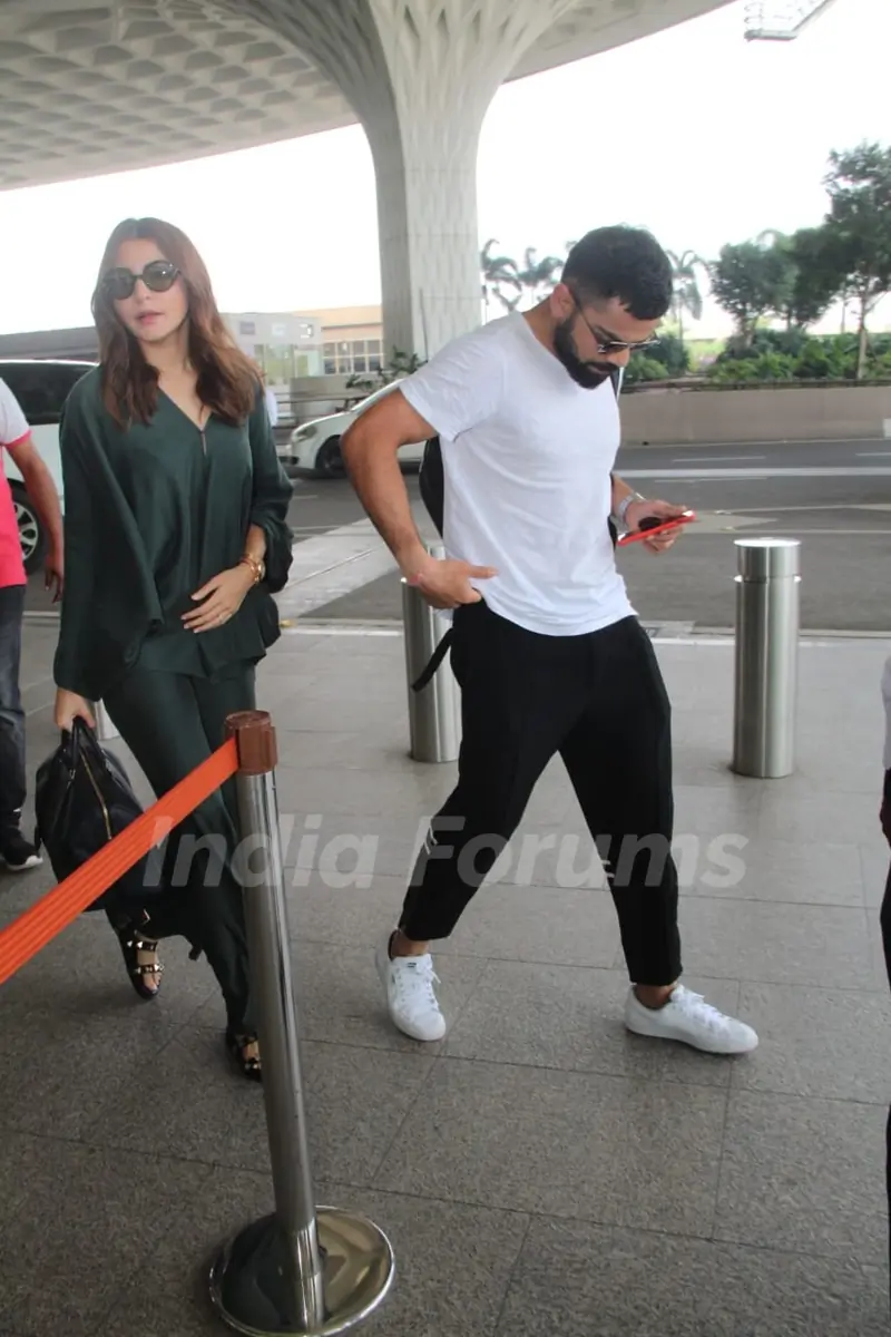 Virat-Anushka snapped at airport
