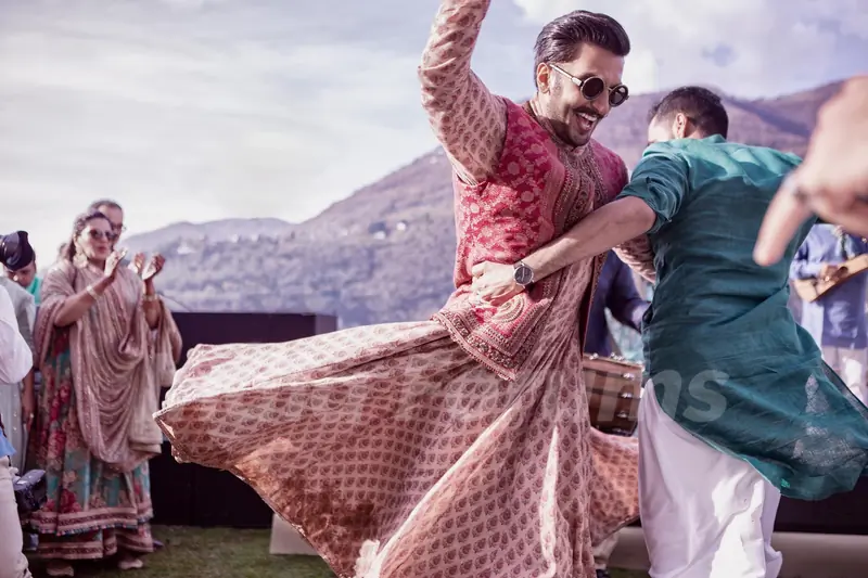 Ranveer Singh shakes a leg during Mehendi Ceremony