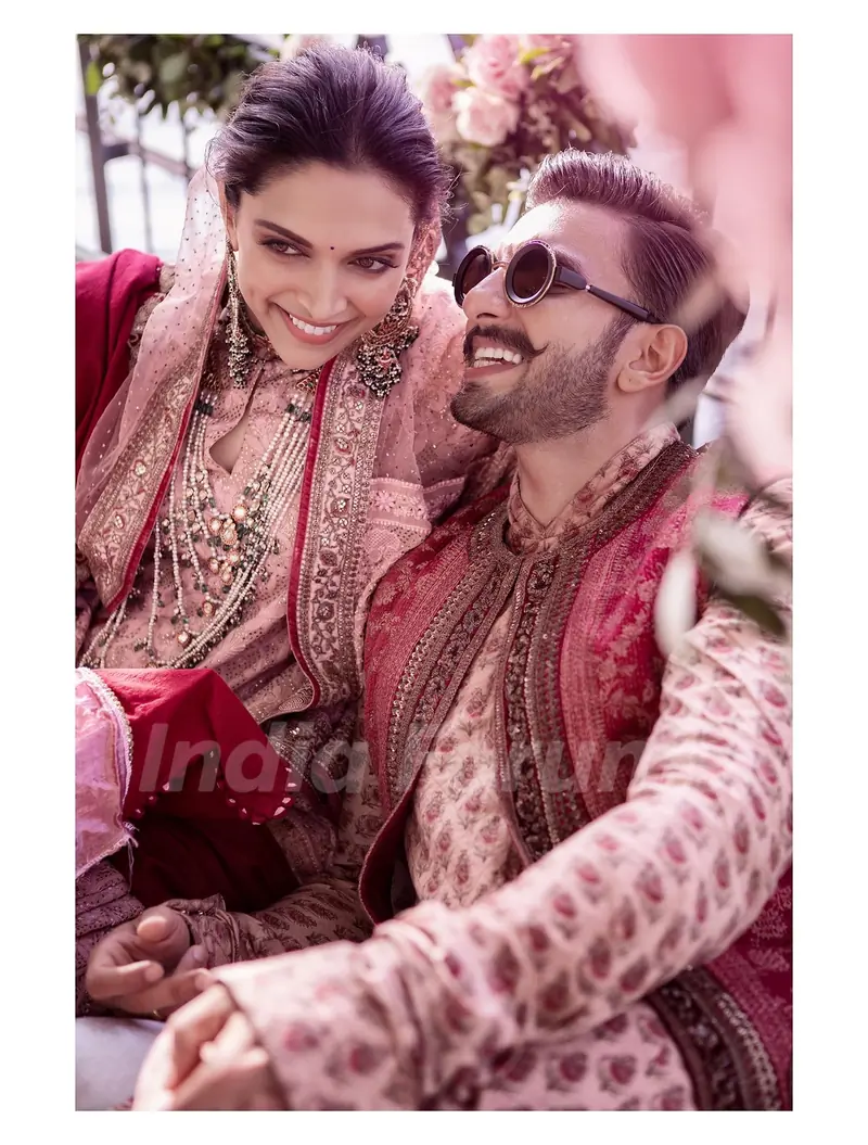 Deepika-Ranveer cutest movement during Mehendi Ceremony