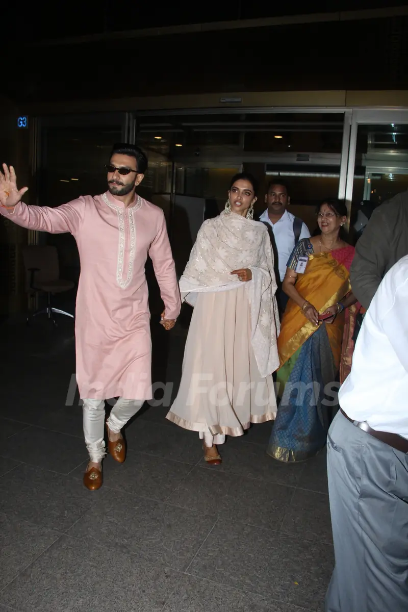 Ranveer-Deepika spotted at the airport