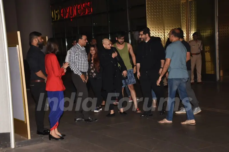 Sonali Bendre at Mumbai Airport