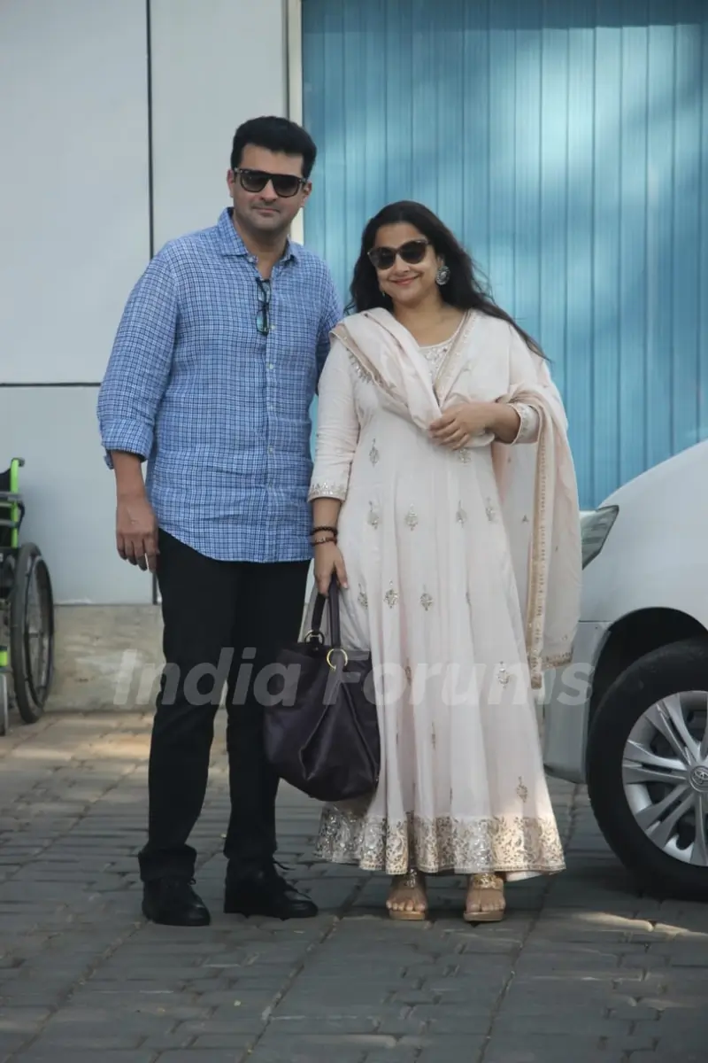 Vidya Balan snapped at Mumbai Airport
