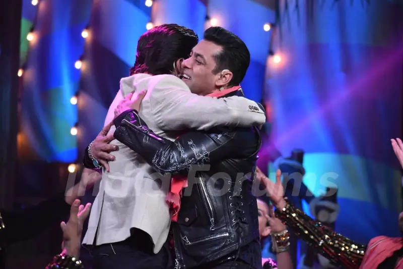 SRK and Salman Khan Snapped on the sets of Big Boss