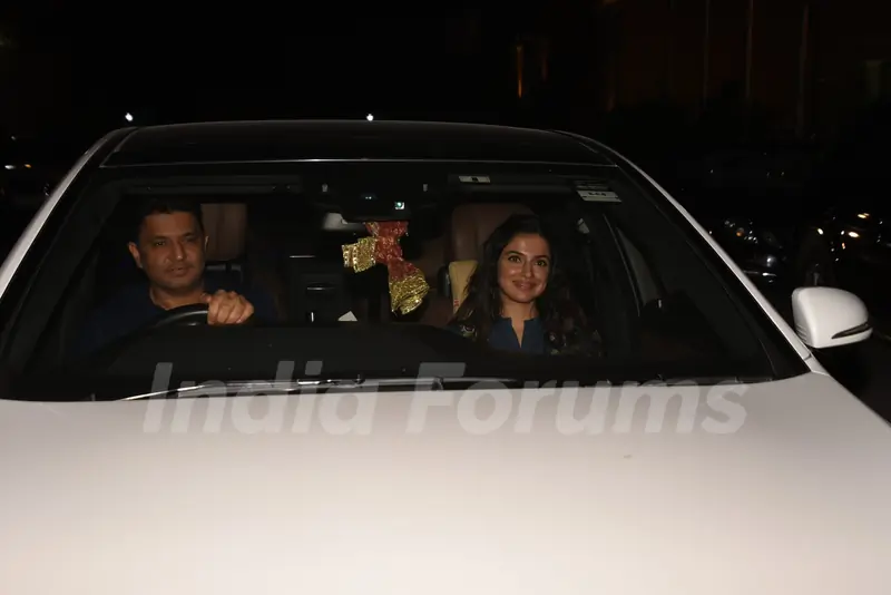 Bhushan Kumar and wife Divya Khosla Kumar spotted for Zero's Screening