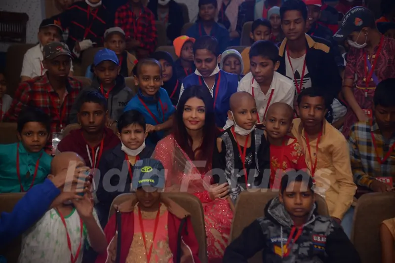 Aishwarya Rai Bachchan spotted around the town