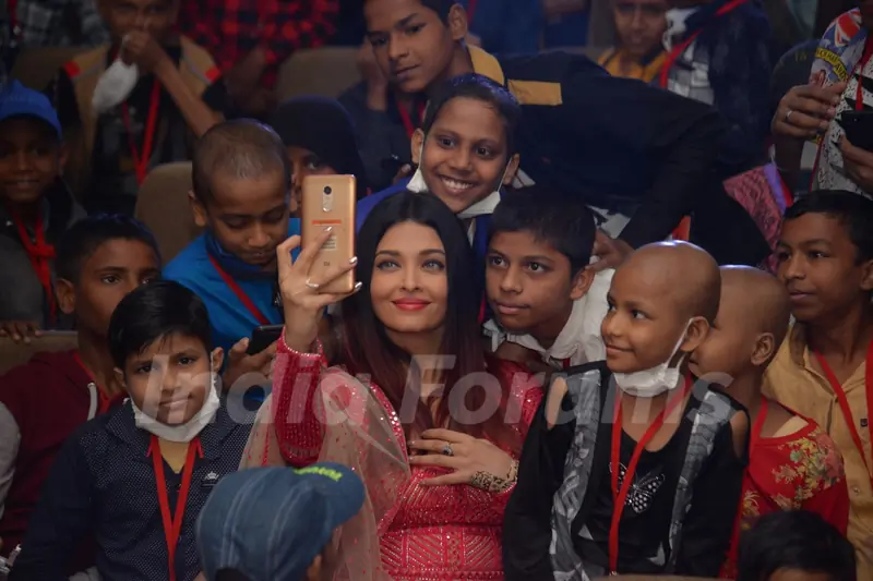 Aishwarya Rai Bachchan spotted around the town