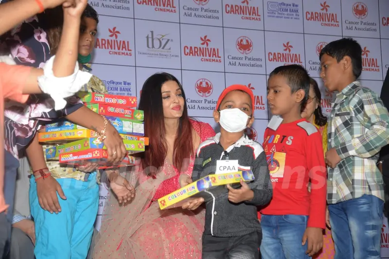 Aishwarya Rai Bachchan spotted around the town