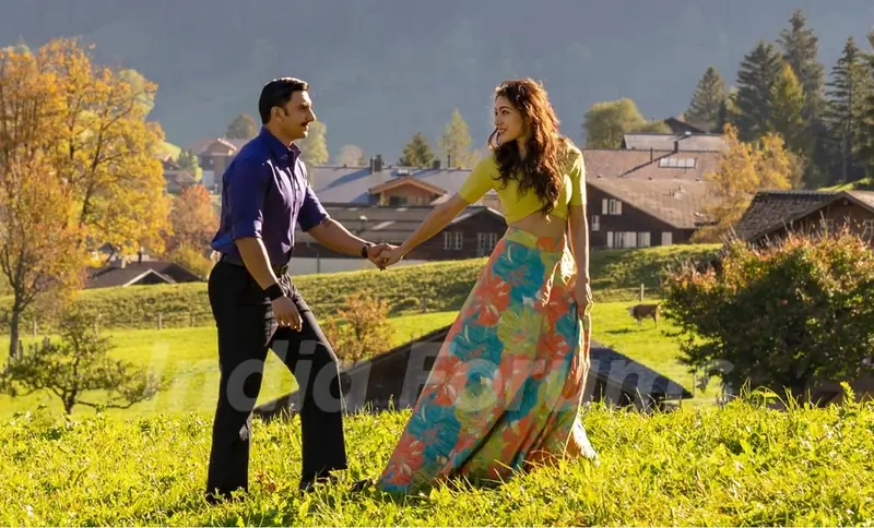 Ranveer Singh and Sara Ali Khan Still from the song of Movie Simmba