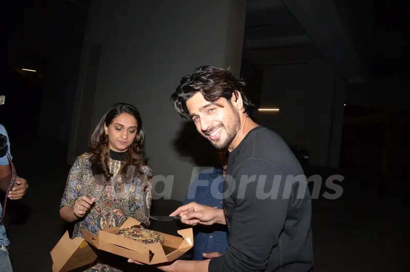 Sidharth Malhotra cutting cake at his birthday bash