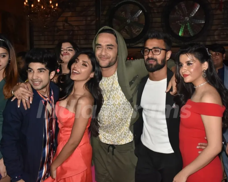 ALTBalaji hosts glamorous prom night to remember!