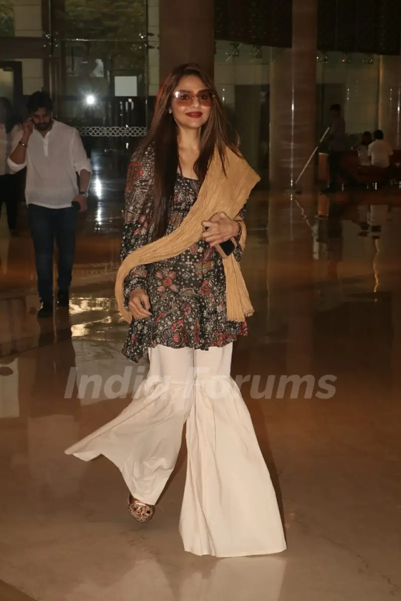 Bollywood celebrities at Vikram Phadnis mother's prayer meet