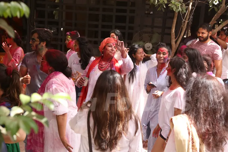 Bollywood stars celebrate Holi around the town!