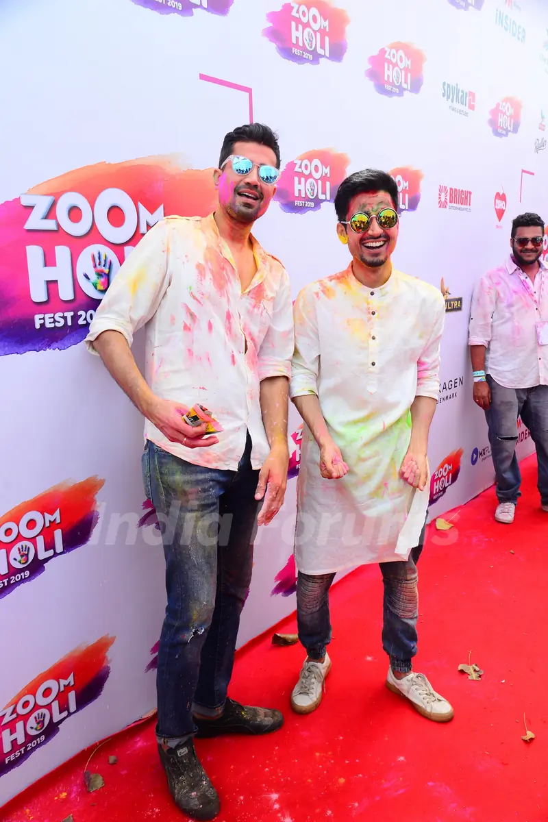 Bollywood stars celebrate Holi around the town!