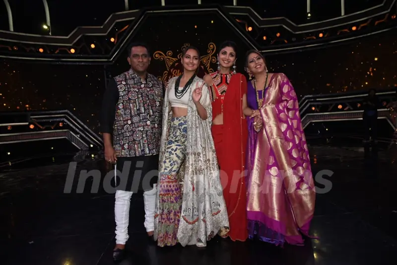 The cast of Kalank at the sets of Super Dancer 3!