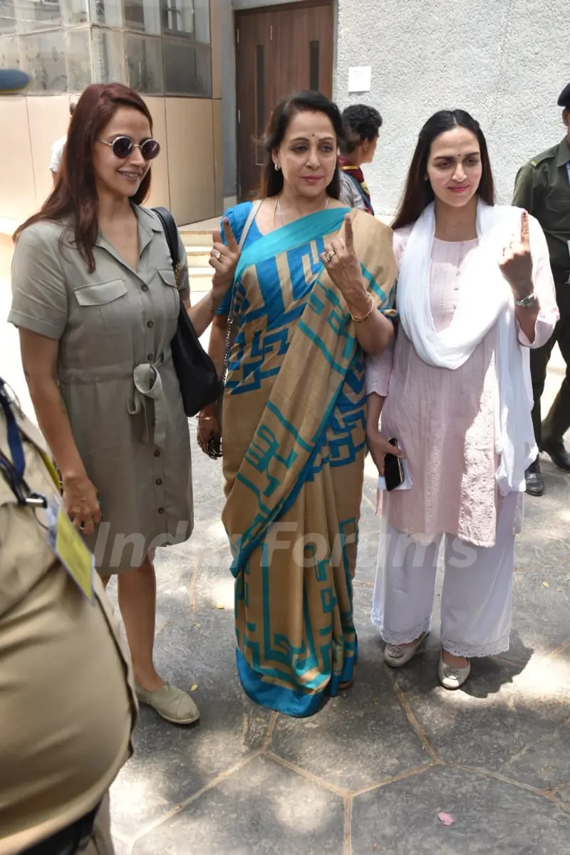 Hema Malini with daughters Esha and Ahana cast their vote! 