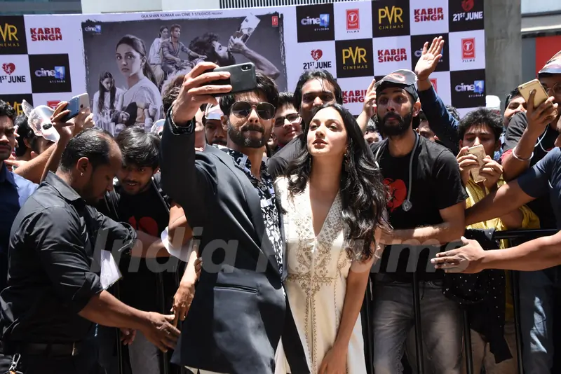 Shahid kapoor taking selfie with Kiara Advani snapped with the fans at the promotions of Kabir Singh