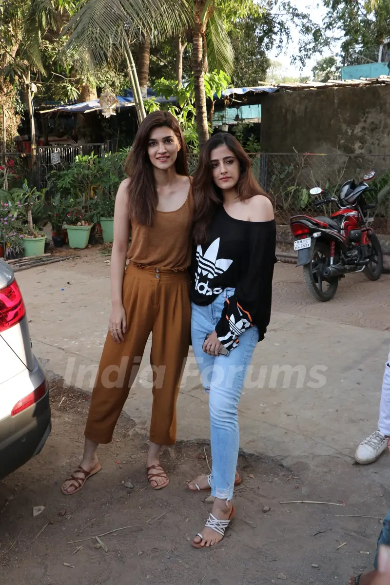 Kriti Sanon and Nupur Sanon snapped